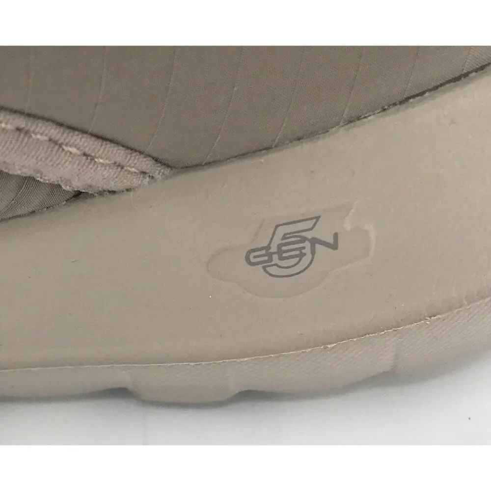 Skechers Womens Size 9 Boots Go Walk Air Cooled Goga Mat Taupe Walking Faux‎ Fur